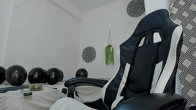 Jax Maliq online show from 10/16/25, 06:03