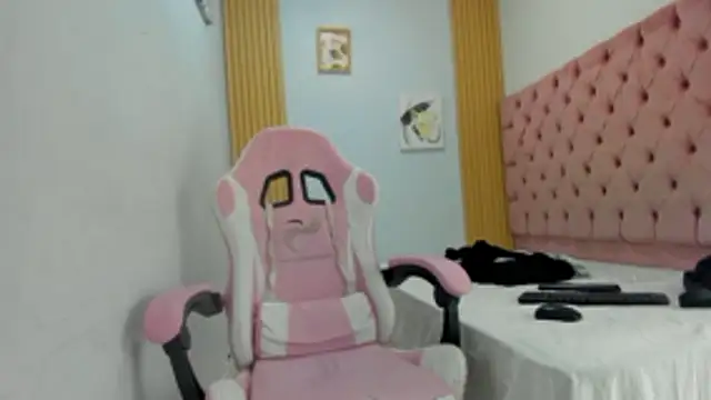 Jax Maliq online show from 10/22/25, 02:12