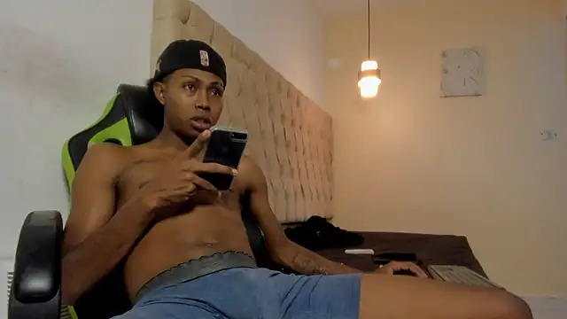 Jax Maliq online show from 10/28/25, 11:07