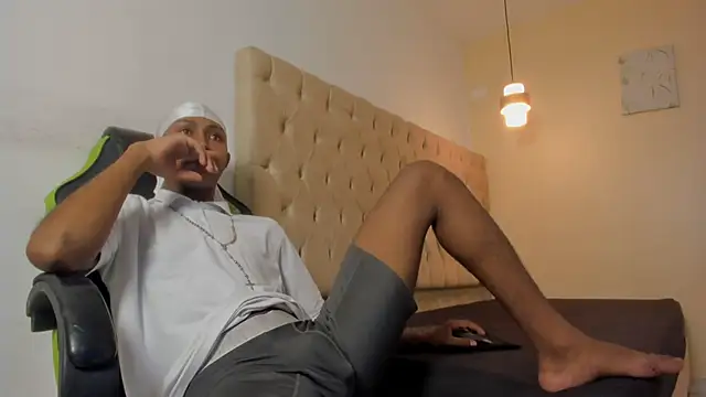 Jax Maliq online show from 11/15/25, 02:53