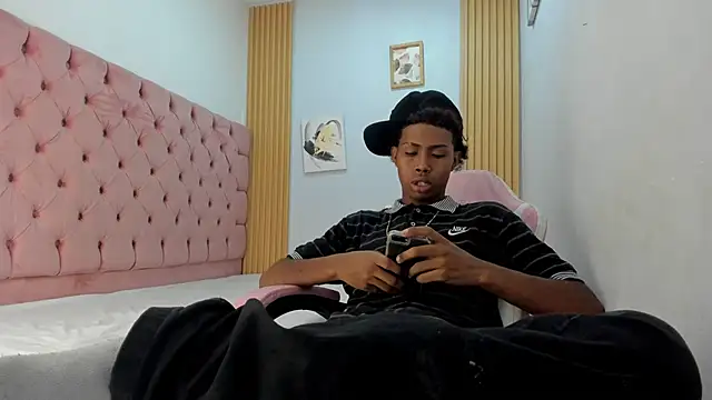 Jax Maliq online show from 11/21/25, 03:05