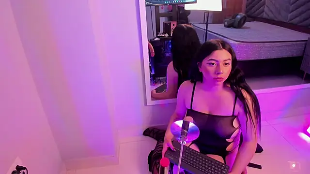 Mia Valentine  online show from 11/13/25, 08:52