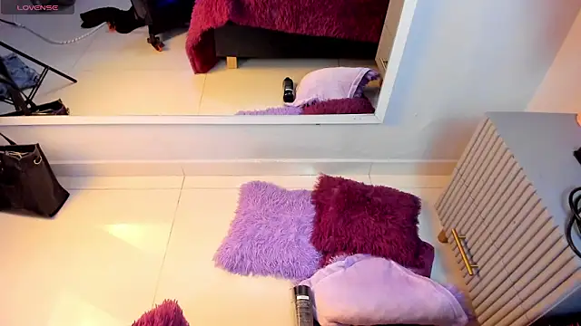 Snapshot of Mia_Valentine_ chatting on 03/06/26, 08:16 Mia Valentine online show from 03/06/26, 08:16