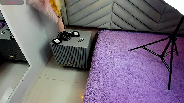 Snapshot of Mia_Valentine_ chatting on 03/07/26, 07:11 Mia Valentine online show from 03/07/26, 07:11