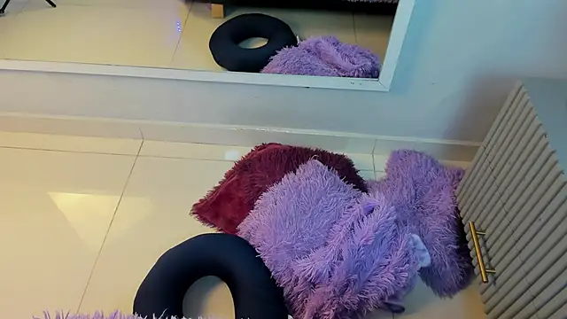 Snapshot of Mia_Valentine_ chatting on 04/14/26, 08:04 Mia Valentine online show from 04/14/26, 08:04