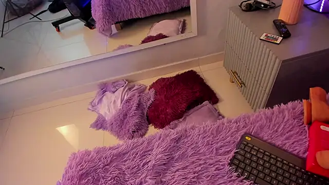 Snapshot of Mia_Valentine_ chatting on 04/20/26, 08:10 Mia Valentine online show from 04/20/26, 08:10