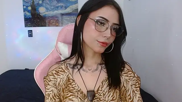 Snapshot of Melhoneymoon chatting on 09/14/25, 01:49 Melhoneymoon online show from 09/14/25, 01:49