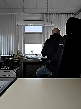 Snapshot of stunning_stallion chatting on 02/18/26, 04:25 stunning stallion online show from 02/18/26, 04:25