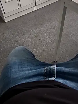 Snapshot of stunning_stallion chatting on 04/03/26, 04:05 stunning stallion online show from 04/03/26, 04:05