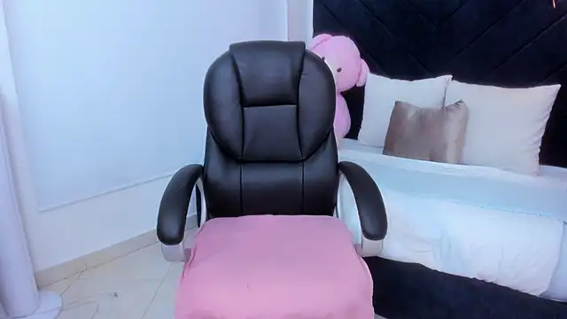 Snapshot of kate_lua chatting on 11/24/25, 11:54 kate lua online show from 11/24/25, 11:54