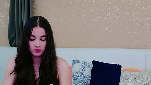 Snapshot of MiaDunoff chatting on 04/04/26, 10:29 MiaDunoff online show from 04/04/26, 10:29