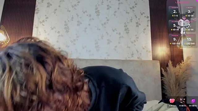 Snapshot of DarcyCullen chatting on 09/18/25, 12:07 DarcyCullen online show from 09/18/25, 12:07