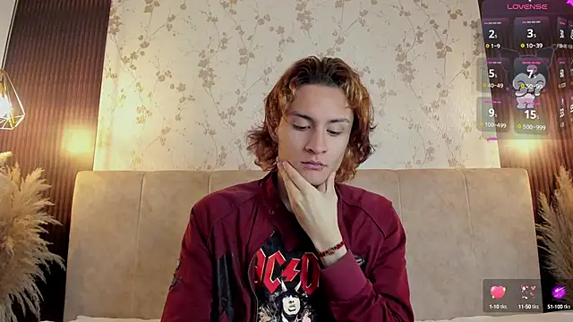 Snapshot of DarcyCullen chatting on 09/20/25, 11:44 DarcyCullen online show from 09/20/25, 11:44