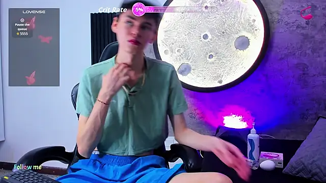 Snapshot of Deivid_oficial20 chatting on 10/17/25, 07:49 Deivid oficial20 online show from 10/17/25, 07:49