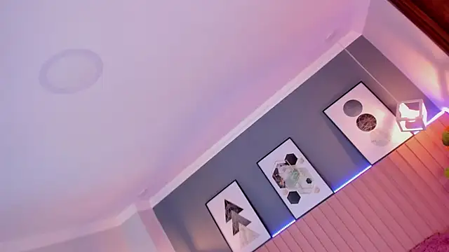 Snapshot of Nina_Ford chatting on 11/23/25, 07:13 Nina Ford online show from 11/23/25, 07:13