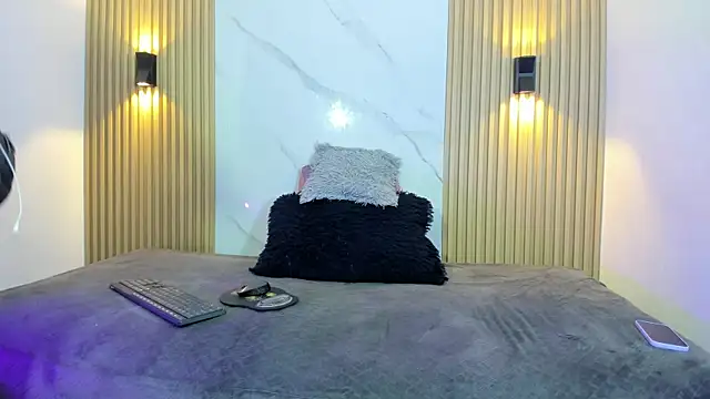 Valentinaliux  online show from 02/12/26, 11:27