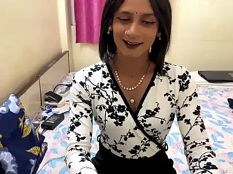 Snapshot of LuvLayla chatting on 11/21/25, 06:17 LuvLayla online show from 11/21/25, 06:17