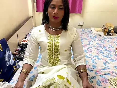 Snapshot of LuvLayla chatting on 11/26/25, 08:10 LuvLayla online show from 11/26/25, 08:10