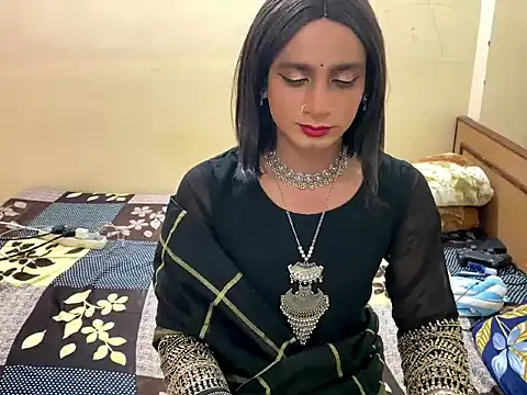 Snapshot of LuvLayla chatting on 12/19/25, 06:37 LuvLayla online show from 12/19/25, 06:37