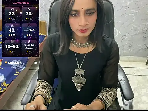 Snapshot of LuvLayla chatting on 06/13/26, 10:08 LuvLayla online show from 06/13/26, 10:08