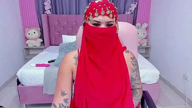 Nayla-Mouna online show from 09/19/25, 07:58