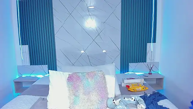 Nayla-Mouna online show from 09/27/25, 12:32