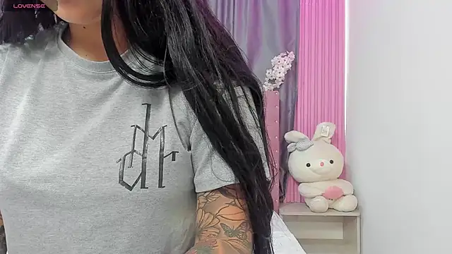 Nayla-Mouna online show from 10/08/25, 07:44