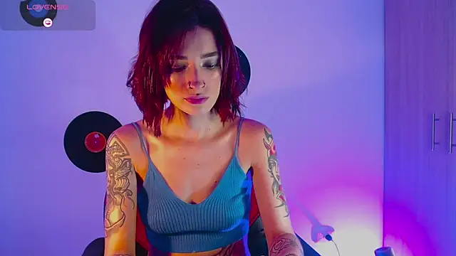 Snapshot of rootwallace chatting on 10/22/25, 12:22 rootwallace online show from 10/22/25, 12:22