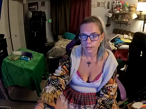 Snapshot of R4inbowK1tty chatting on 10/09/25, 03:26 R4inbowK1tty online show from 10/09/25, 03:26