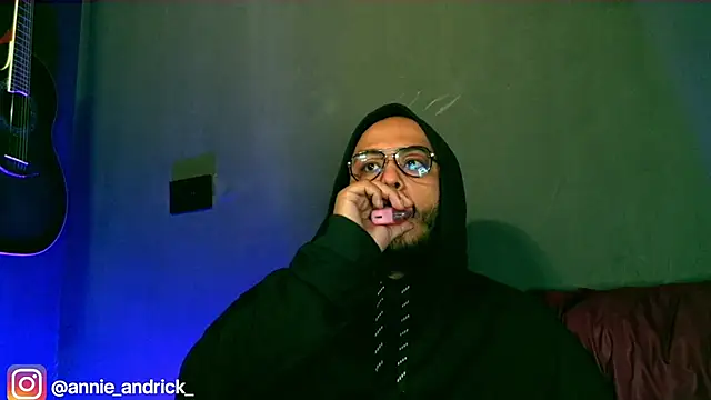  leda swan  online show from 10/10/25, 01:21