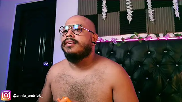  leda swan  online show from 03/29/26, 09:09