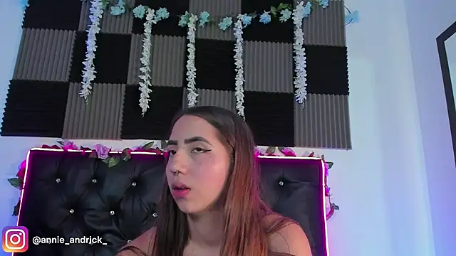  leda swan  online show from 04/02/26, 11:19