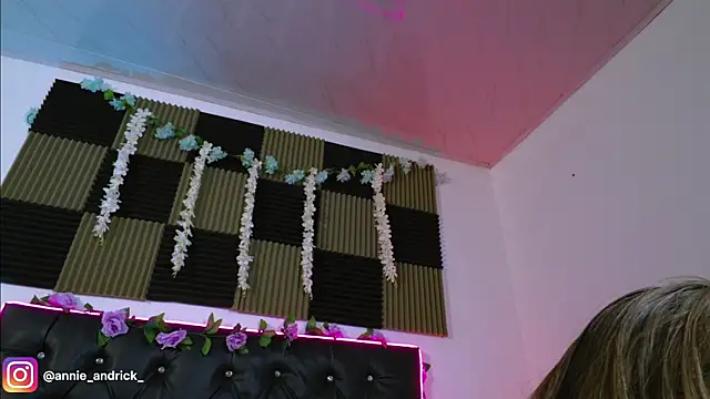  leda swan  online show from 07/06/26, 10:34