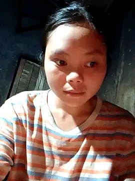 Snapshot of omiu-baby chatting on 10/05/25, 10:29 omiu-baby online show from 10/05/25, 10:29