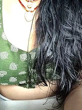 Snapshot of Hot_TARE54 chatting on 12/15/25, 10:41 Hot TARE54 online show from 12/15/25, 10:41