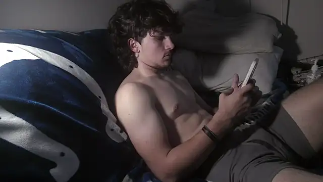 Snapshot of conradical18 chatting on 10/04/25, 10:30 conradical18 online show from 10/04/25, 10:30