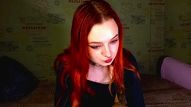 Snapshot of emi_less chatting on 10/14/25, 04:08 emi less online show from 10/14/25, 04:08