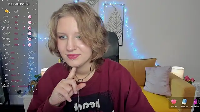 Snapshot of Hailey_Foxy chatting on 10/03/25, 08:44 Hailey Foxy online show from 10/03/25, 08:44