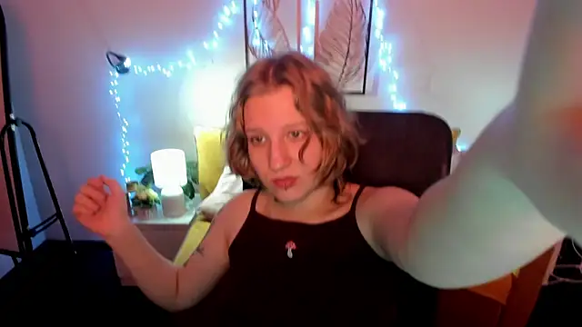 Snapshot of Hailey_Foxy chatting on 10/15/25, 08:58 Hailey Foxy online show from 10/15/25, 08:58