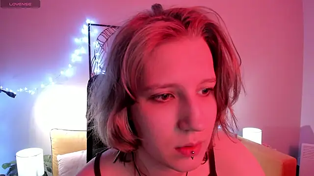 Snapshot of Hailey_Foxy chatting on 10/19/25, 08:48 Hailey Foxy online show from 10/19/25, 08:48