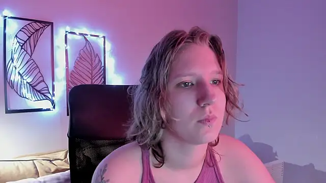 Snapshot of Hailey_Foxy chatting on 11/21/25, 09:30 Hailey Foxy online show from 11/21/25, 09:30