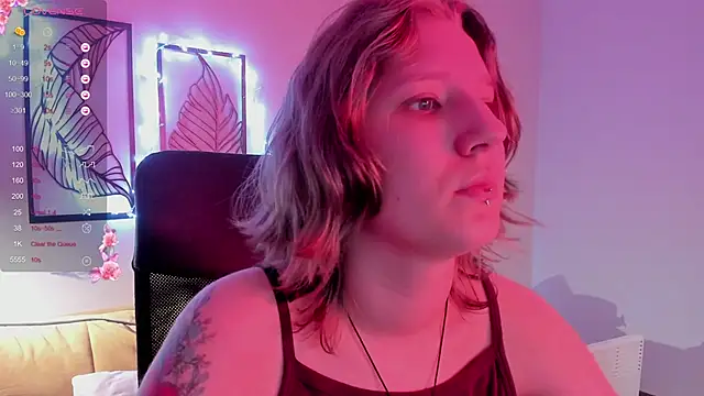 Snapshot of Hailey_Foxy chatting on 11/22/25, 09:19 Hailey Foxy online show from 11/22/25, 09:19