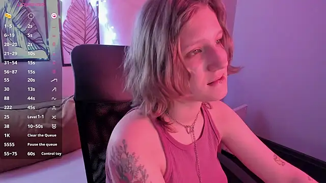 Snapshot of Hailey_Foxy chatting on 12/04/25, 08:12 Hailey Foxy online show from 12/04/25, 08:12