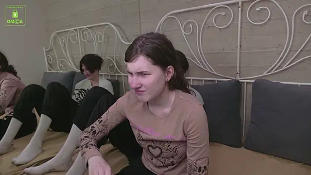 ViviaraNGendy online show from 10/11/25, 10:47