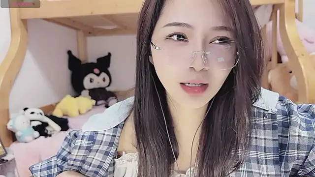 Snapshot of Sue101010 chatting on 10/20/25, 01:22 Sue101010 online show from 10/20/25, 01:22