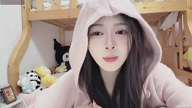 Snapshot of Sue101010 chatting on 10/22/25, 12:38 Sue101010 online show from 10/22/25, 12:38