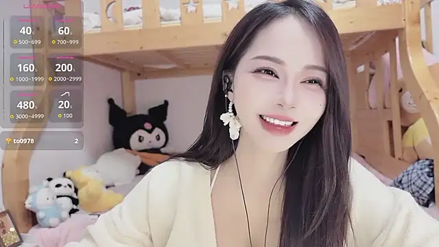 Snapshot of Sue101010 chatting on 10/24/25, 01:40 Sue101010 online show from 10/24/25, 01:40