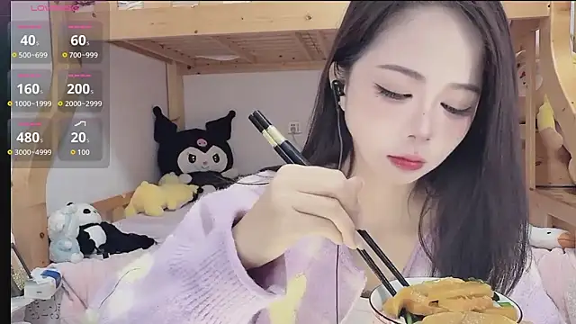 Snapshot of Sue101010 chatting on 11/04/25, 01:10 Sue101010 online show from 11/04/25, 01:10