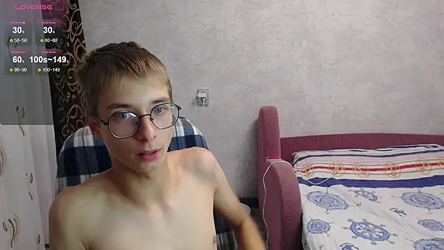 glasses cat online show from 09/09/25, 02:55