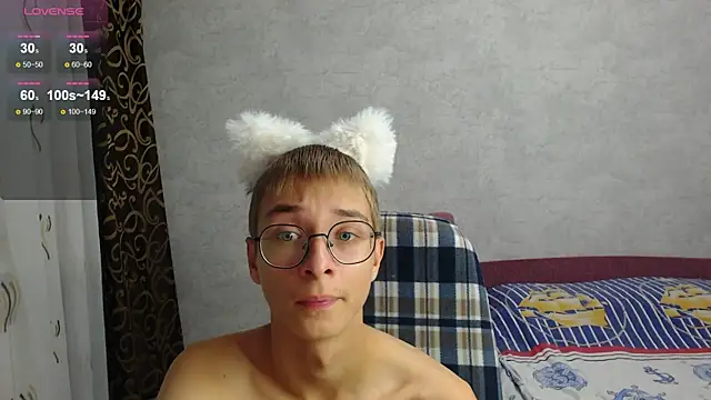 glasses cat online show from 09/09/25, 05:23